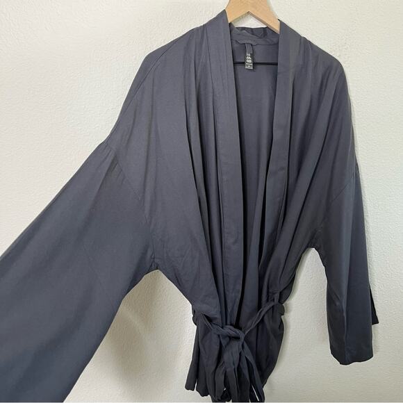 SKIMS Drapey Cotton & Modal Robe Style Pajama Top Grey Womens Size XL - Picture 3 of 5